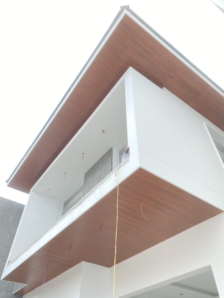 Tấm gỗ xi măng ốp trần ban công