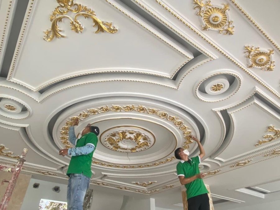 Phào chỉ trang trí trần nhà giúp nâng tầm không gian với vẻ đẹp sang trọng và ấn tượng