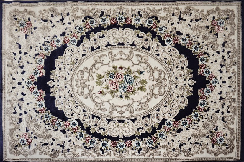 Thảm cổ điển mang hoa văn tinh xảo, màu sắc trầm ấm, tạo vẻ sang trọng và quý phái.