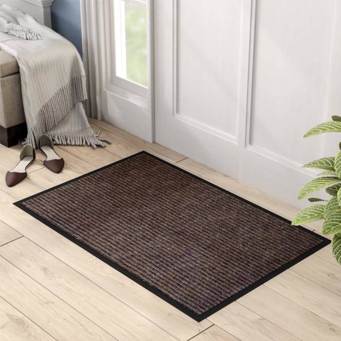 Thảm lót cửa ra vào giúp giữ sạch nhà và tạo điểm nhấn.