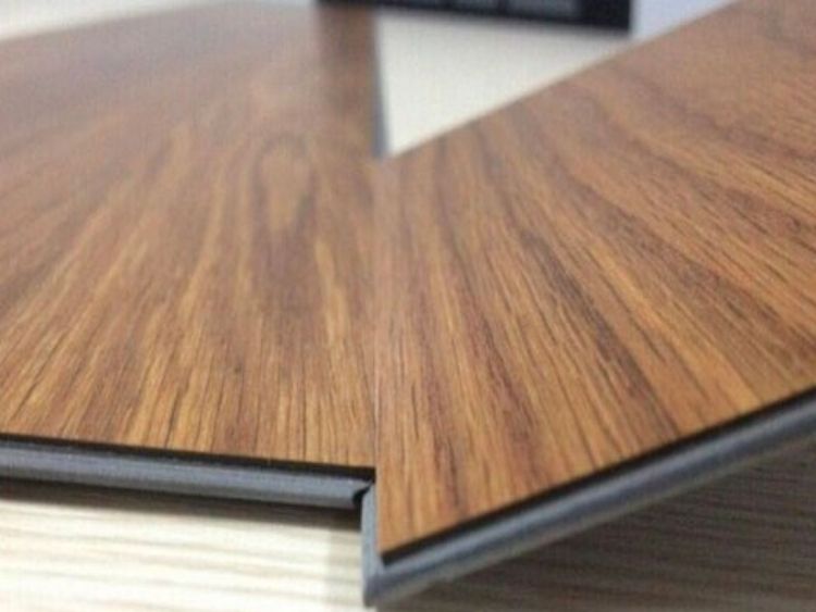 hèm khóa giúp liên kết chặt chẽ giữa các tấm sàn nhựa