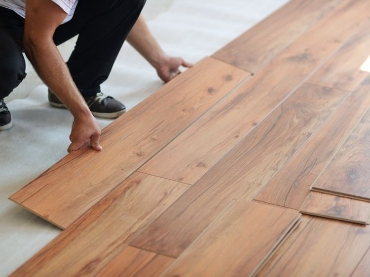 Nên kiểm tra độ dày, lớp đệm và chứng nhận chống ồn để đảm bảo hiệu quả sử dụng.